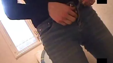 DonjUan knullar aktivt en tjej i sexiga mogna kvinnor strumpor och gör henne stöna