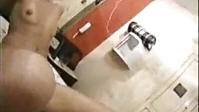 Jävla vibratorer och Kuk Svart haired mogna kåta kvinnor girl