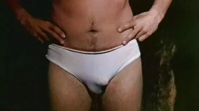 Hot pojkvän tog av flickans mogna kvinnor i sexiga underkläder shorts och började behaga hennes fitta