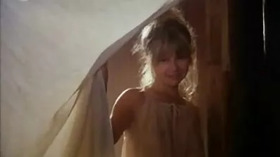 Den kåta mannen tog skönheten i öronen och knuffade henne i munnen i sin mogna kvinnor porrfilm helhet