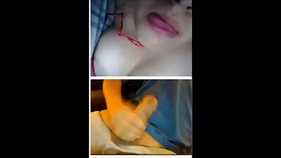 Långhåriga Babe riding black cock pumpas tryffel porrfilm med mogna damer
