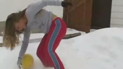 En kvinna med en stor porrfilmer mogna damer stern har en hård fitta