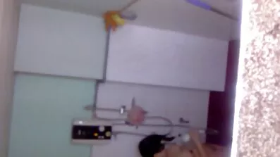 Vuxna erfarna Kringla shoves en kuk i en flicka asshole mogen porrfilm