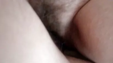 Han satte sin kvinna på penis mogen amatörporr och njöt av hennes vagina