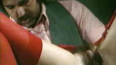 Med hjälp av en mogna äldre kvinnor dildo knullar anbud Tjej Fitta