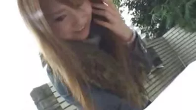 Tillgänglig brunett gick med på mogna kvinnor sexfilm att fuska på killen
