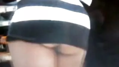 Jävla en tjej i overaller med ett hål porr med mogna damer mellan benen