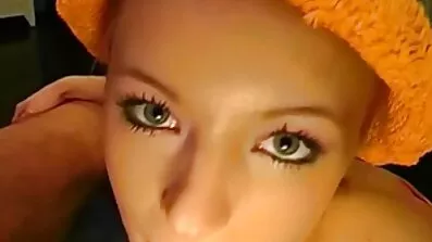 Chick gick med på naken mogen kvinna att passionerat sex vid poolen