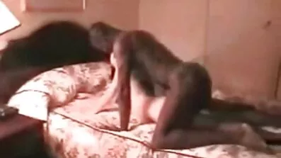 Vacker manlig tjej svensk mogen porr knullar hennes fitta och asshole