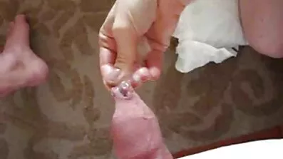 Han kom för att besöka män och gjorde en dubbel porr mogen kvinna anal med dem