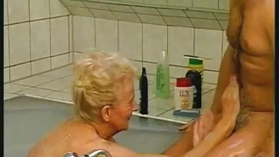 Bald booga pulisce mogna kåta damer