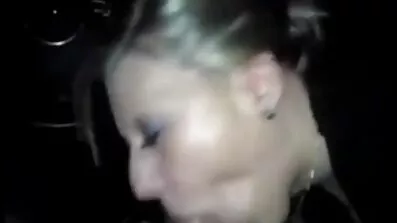 Klar med en avsugning flicka mogenporrfilm huk på snopp