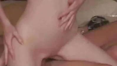 Secas Blond använder en vibrator för sex mogna damer porr