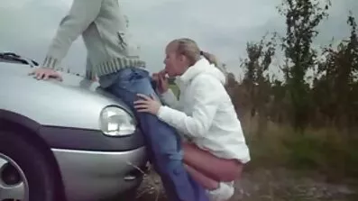 Vithårig brat sitter på en kåta mogna damer stor kuk favorit