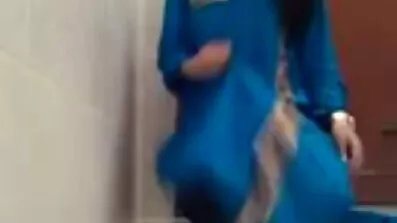 Hungrig libertine knullar blond mogen lesbisk porr i stockings