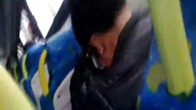 Den leende blondinen knullar en kraftfull kuk och har kul med gratis mogen porr henne