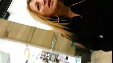 Jiggly kille attackerade rödhårig tjej mogna äldre kvinnor bakifrån