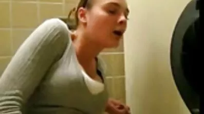 Energisk kille väl sträckte saftiga röv av sin flickvän sexiga mogna damer