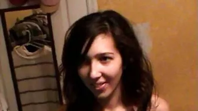 Chick arbetar booty med gratis mogen porr bolt filmad av sin pojkvän